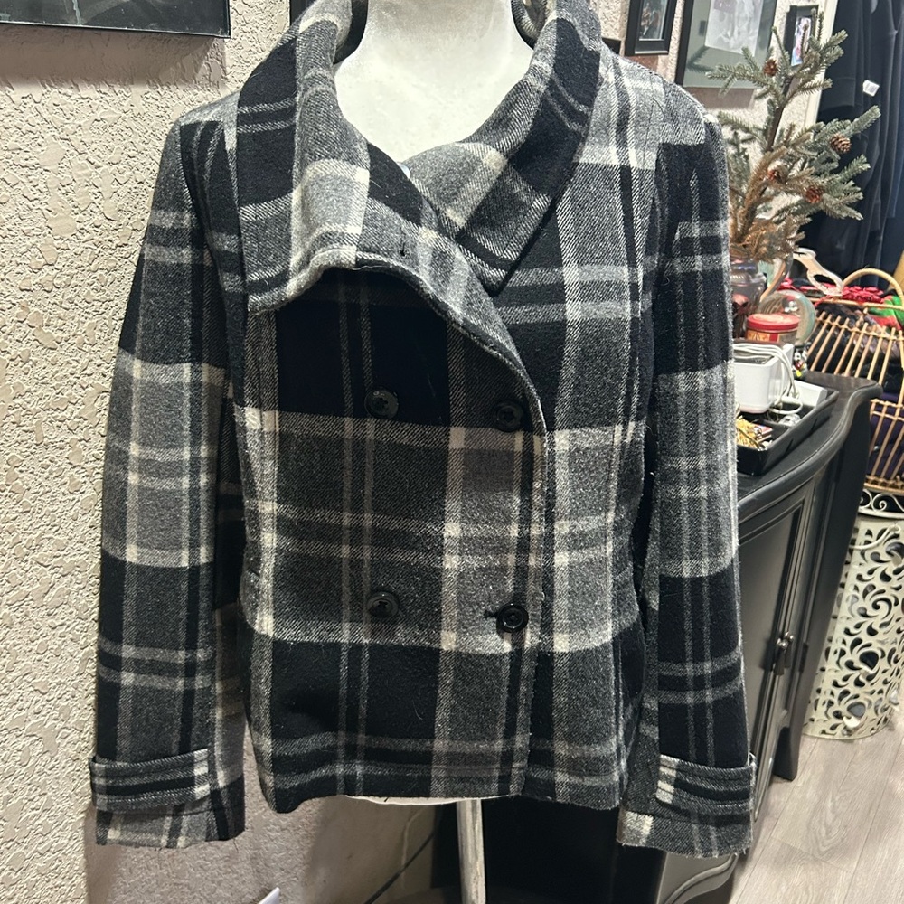 Chic Black and Gray Plaid Peacoat - Picture 2 of 3
